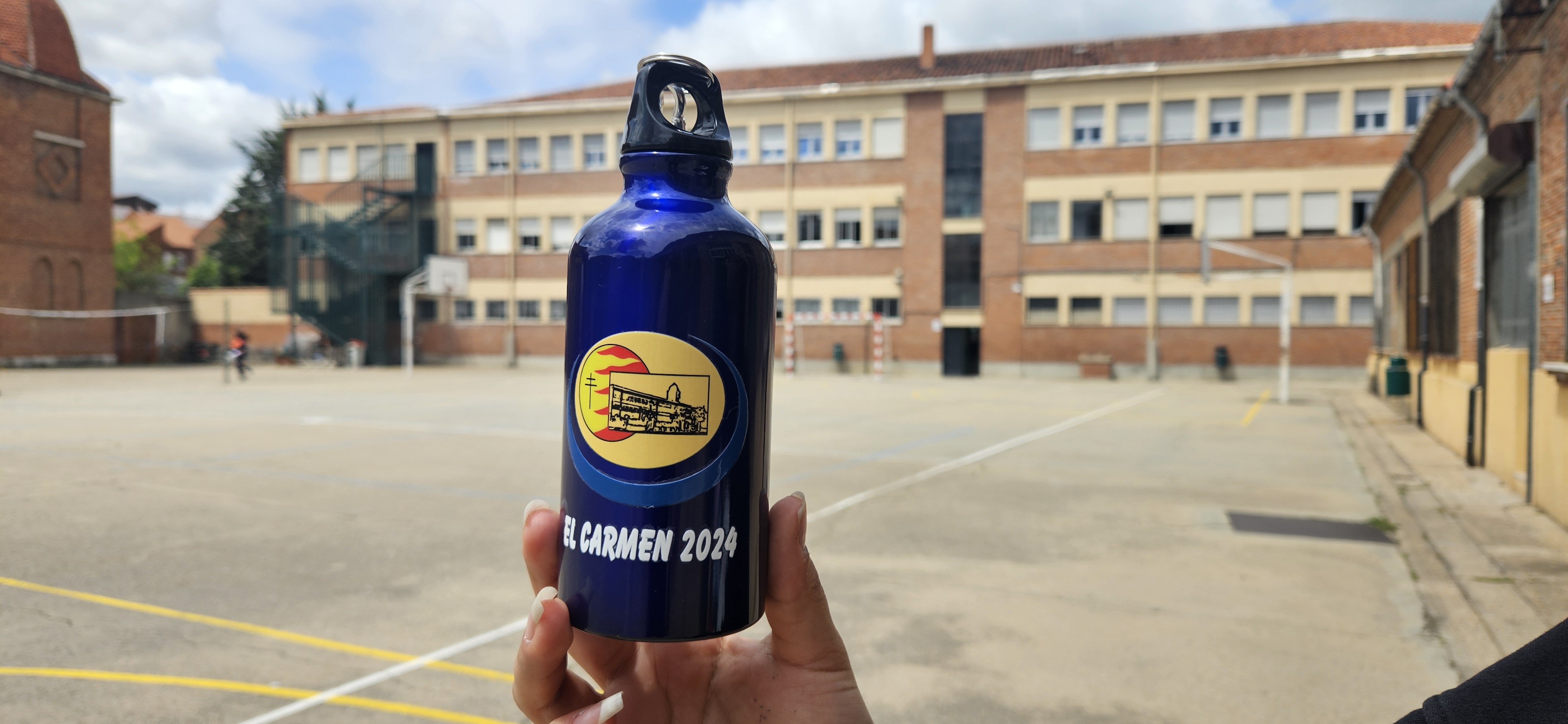 Promoviendo la Sostenibilidad: Venta de Bidones de Aluminio con el Logo del Colegio